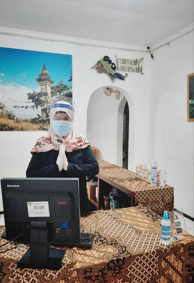 Rumah Larasati มะลัง ภายนอก รูปภาพ